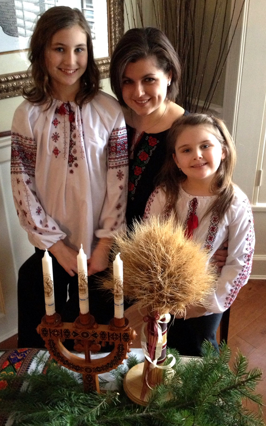На фото: Богдана Корень-Лупиніс з доньками ? Наталією і Емілією