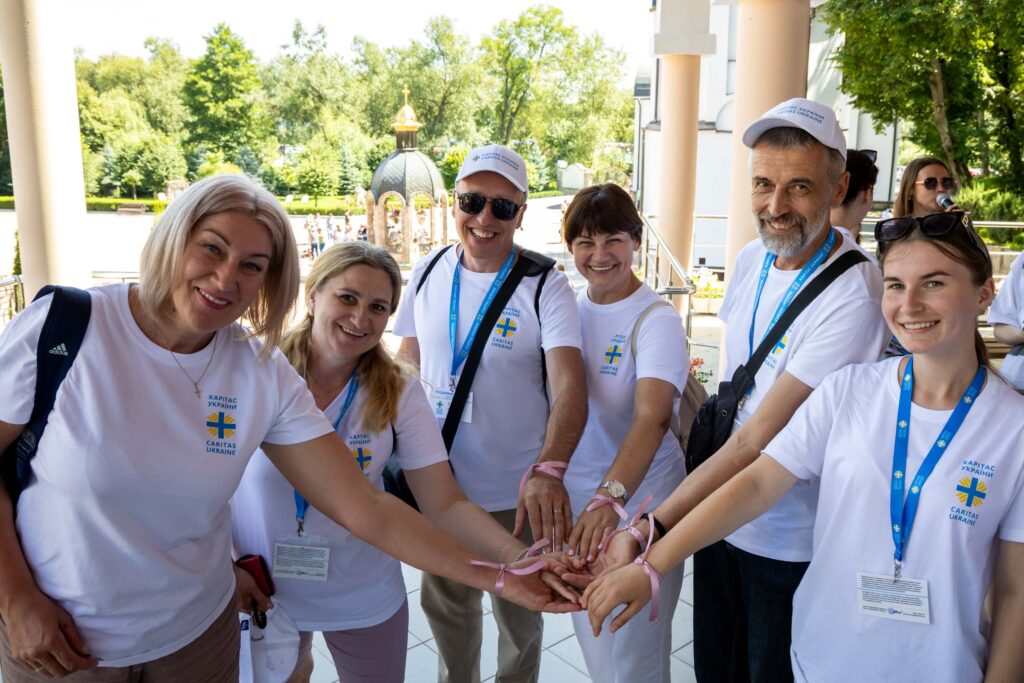 Карітас України — волонтери надають допомогу