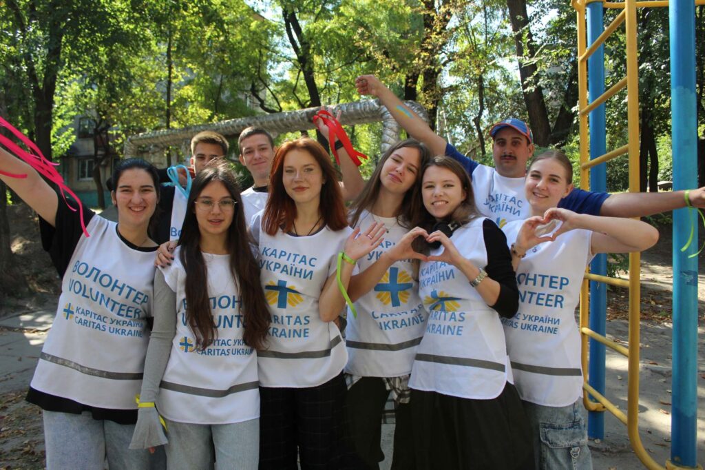 Карітас України — волонтери надають допомогу
