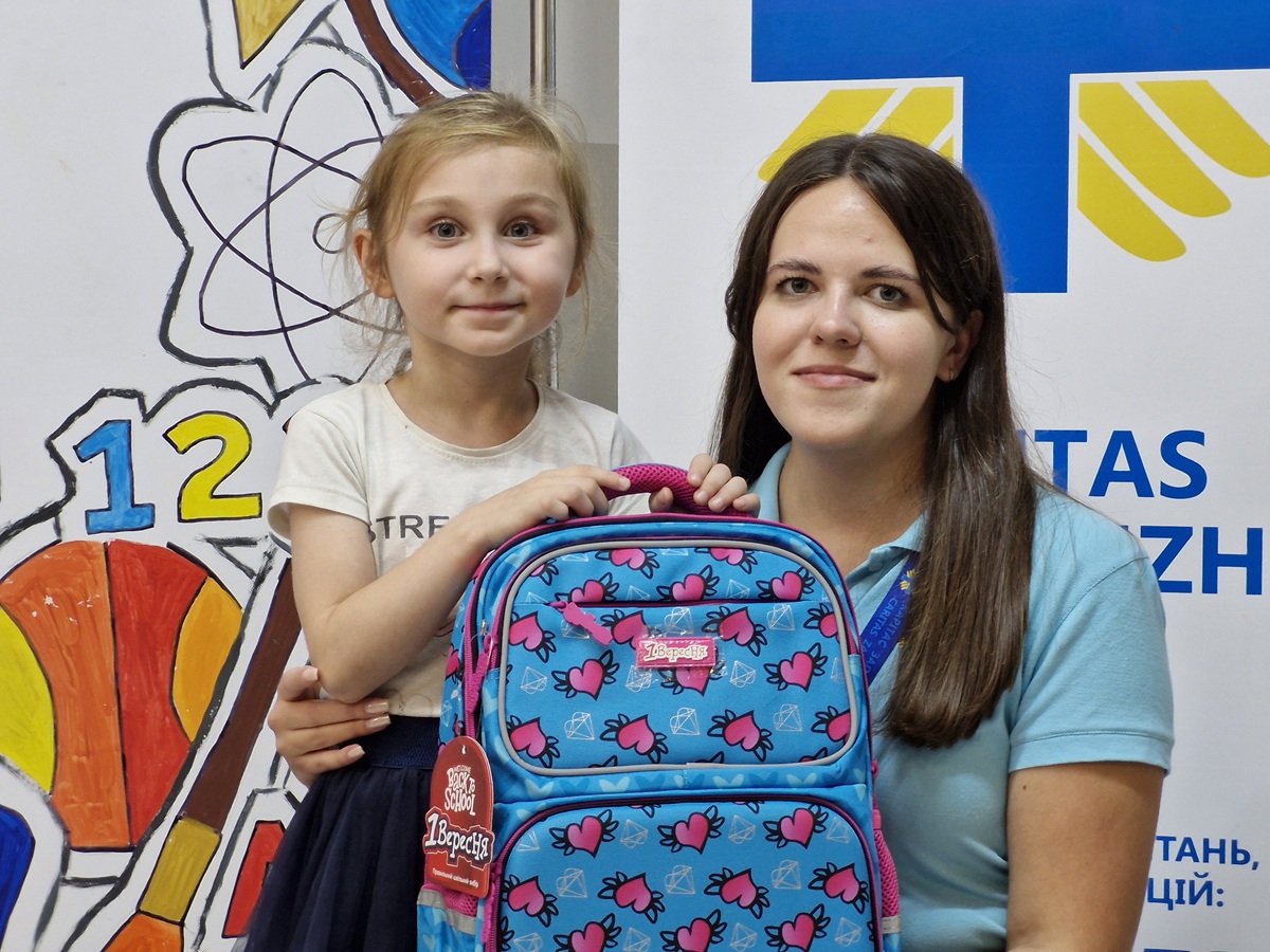 Мережа Карітасу закупить 5000 “Шкільних портфеликів” для дітей: щорічна благодійна акція