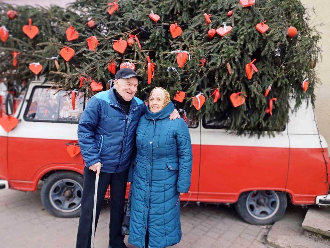 Між «ми разом» і «нам усе одно самотньо»: як Карітас підтримує літні подружжя